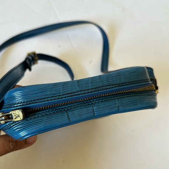 Authentic Louis Vuitton bag - Picture 4 of 16